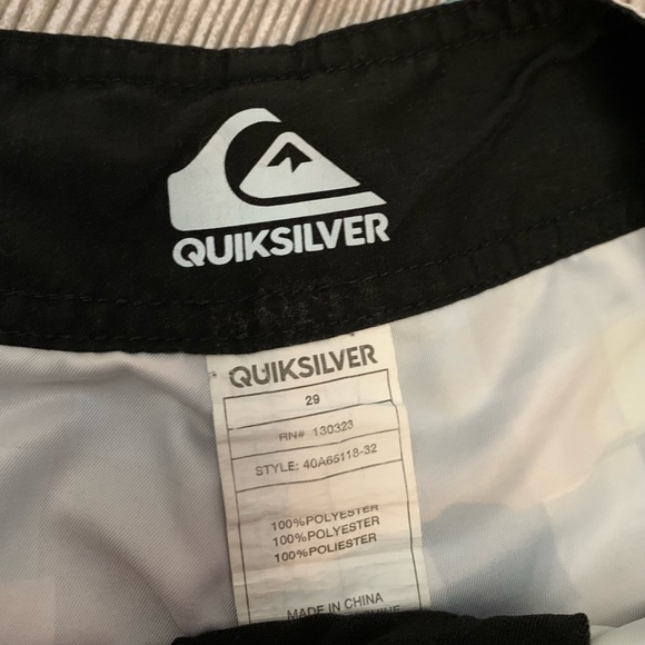 Quicksilver swim trunks size 29 - Picture 2 of 2